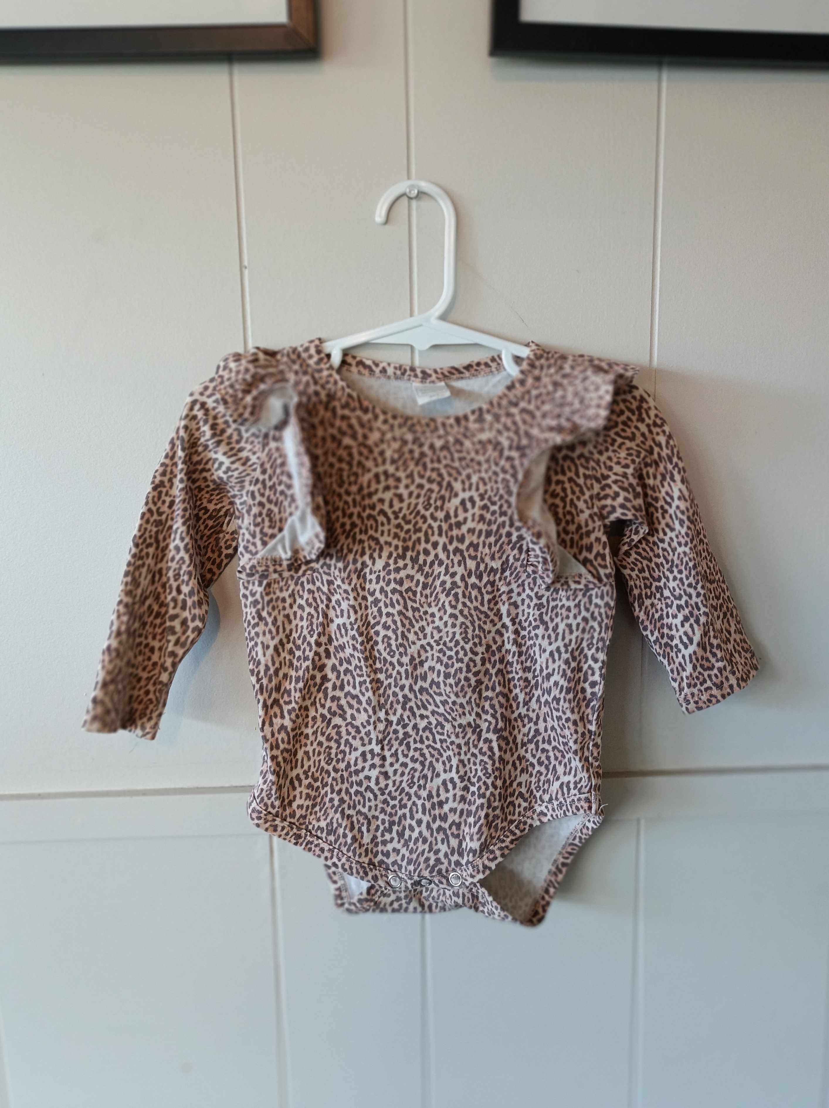 Animal print ruffled bodysuit | size 1