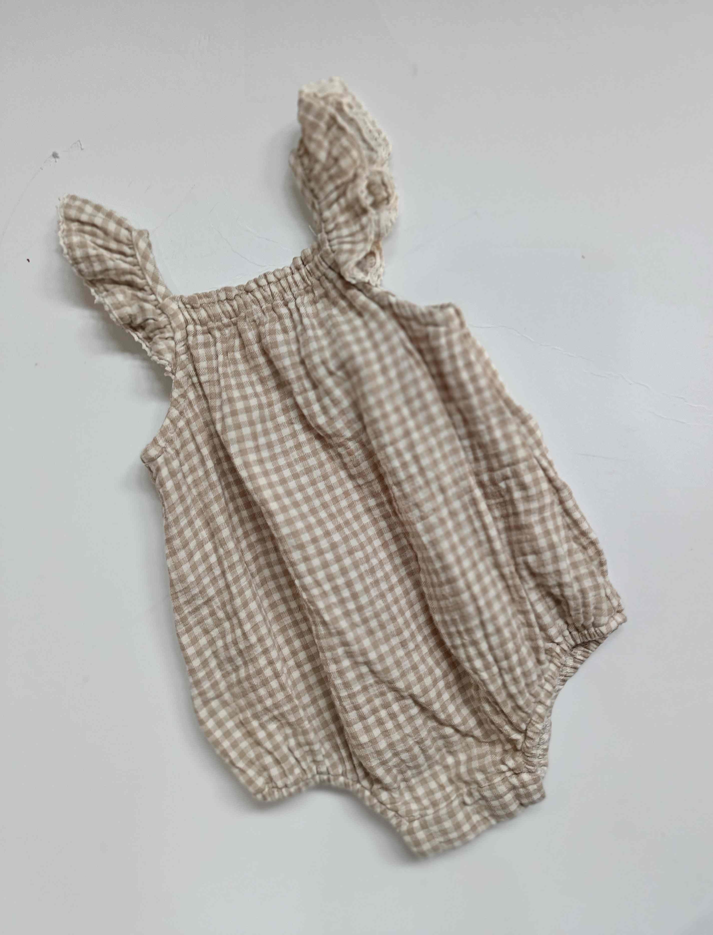Quincey Mae gingham romper | 6 - 12 months - Littlethriftersclub